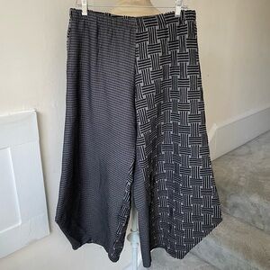 M Square Gray Multi Pattern Lagenlook Viscose Blend Wide Leg Crop Pants EUC O/S
